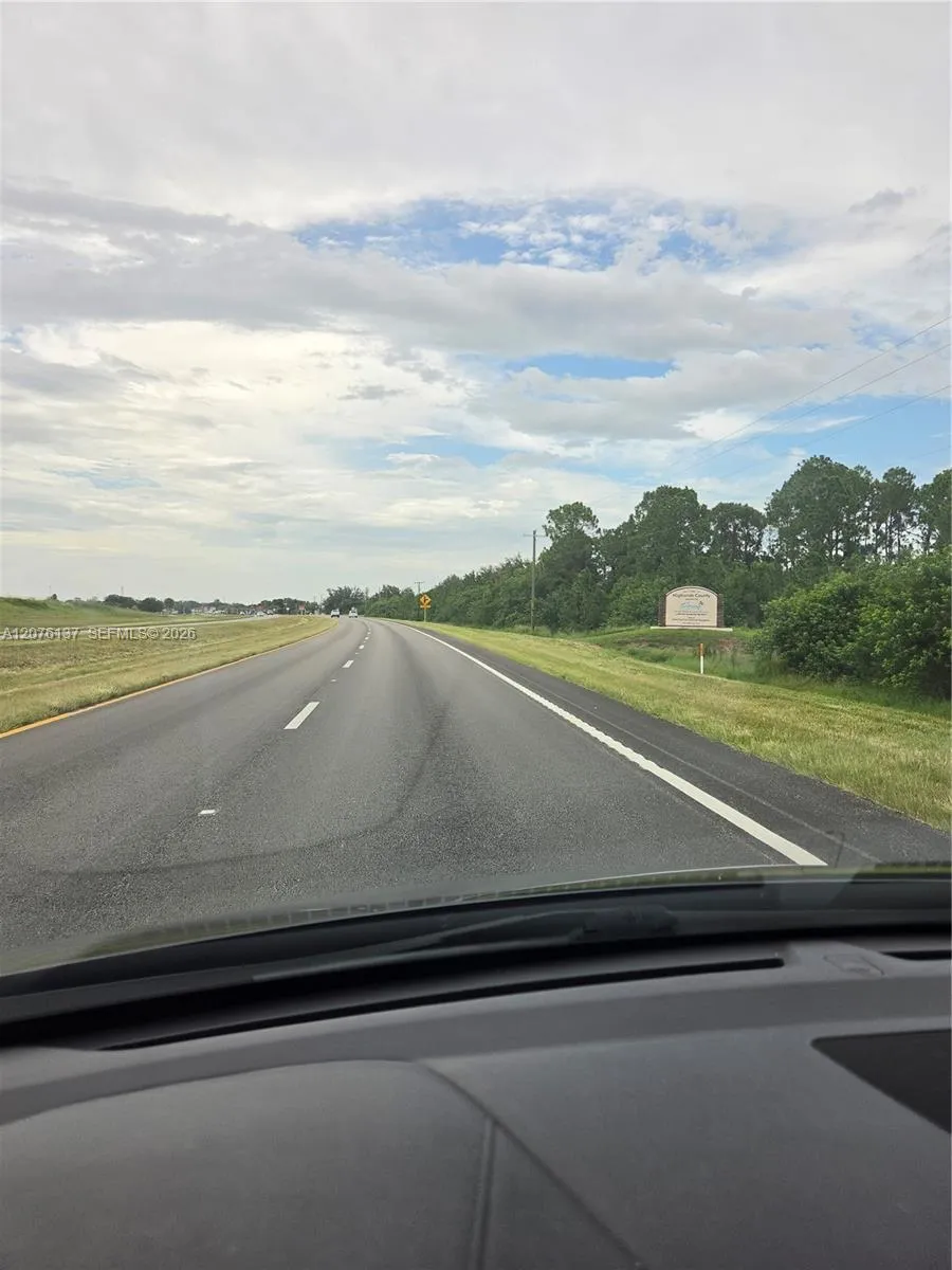 345 Rolling Hills Dr Lake Placid, FL 33852