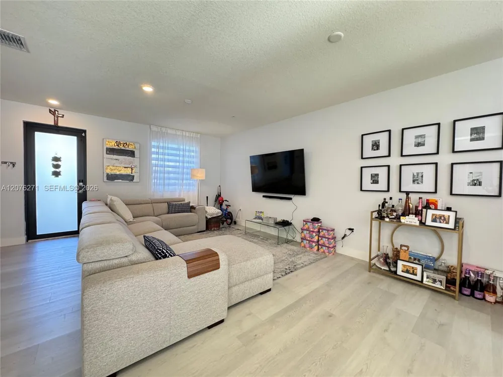 10413 NW 82nd St #3 Doral, FL 33178