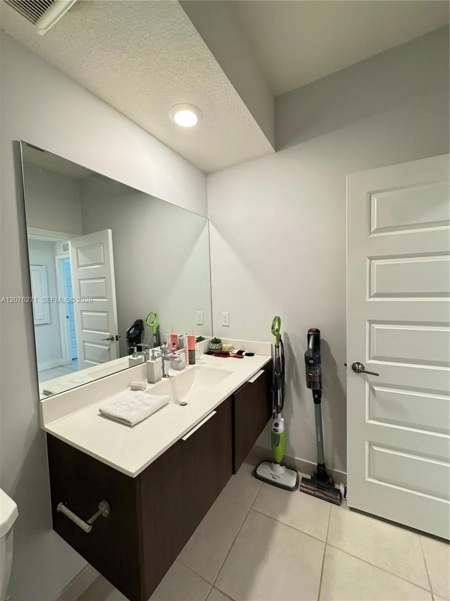 10413 NW 82nd St #3 Doral, FL 33178