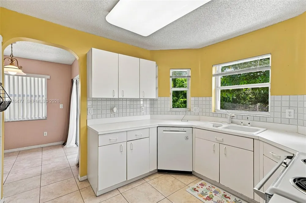 15822 SW 16th Ct Pembroke Pines, FL 33027