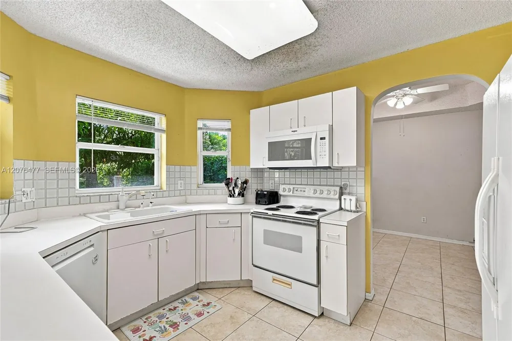 15822 SW 16th Ct Pembroke Pines, FL 33027