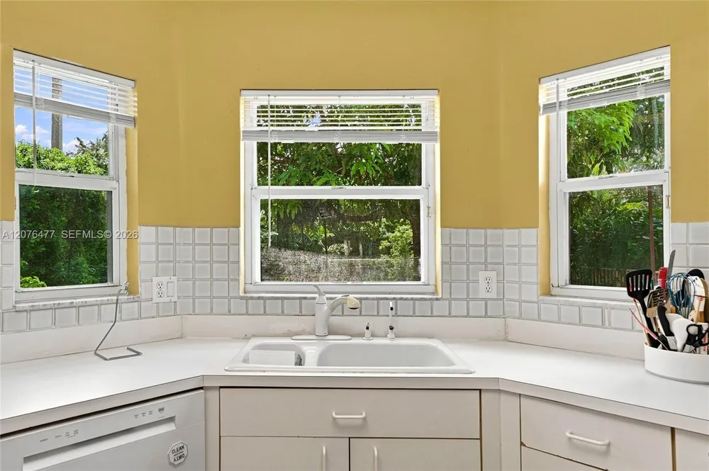15822 SW 16th Ct Pembroke Pines, FL 33027