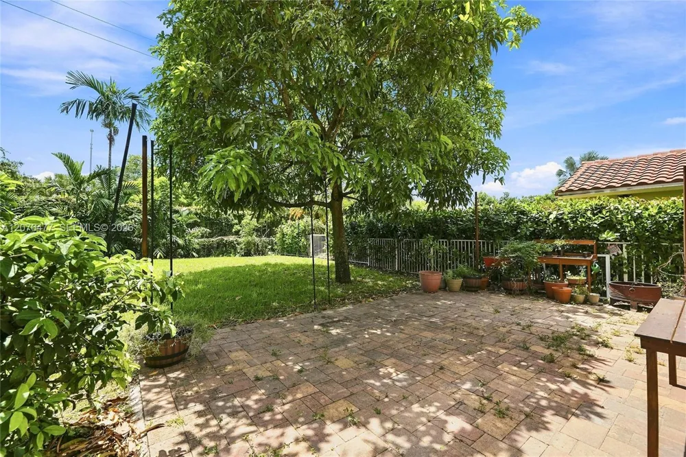 15822 SW 16th Ct Pembroke Pines, FL 33027