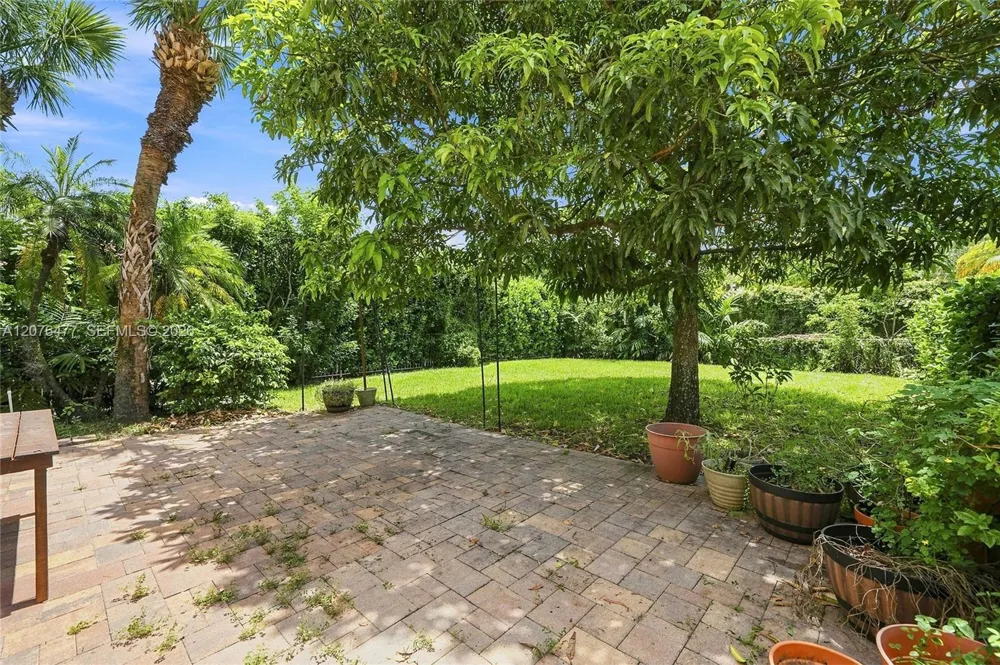 15822 SW 16th Ct Pembroke Pines, FL 33027
