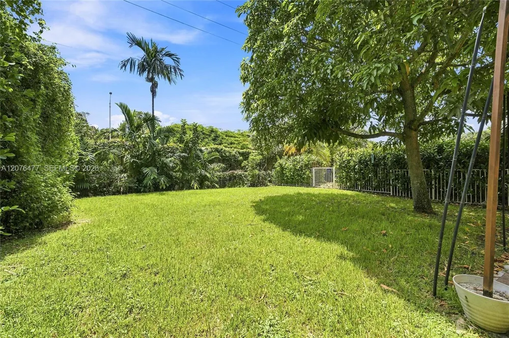 15822 SW 16th Ct Pembroke Pines, FL 33027