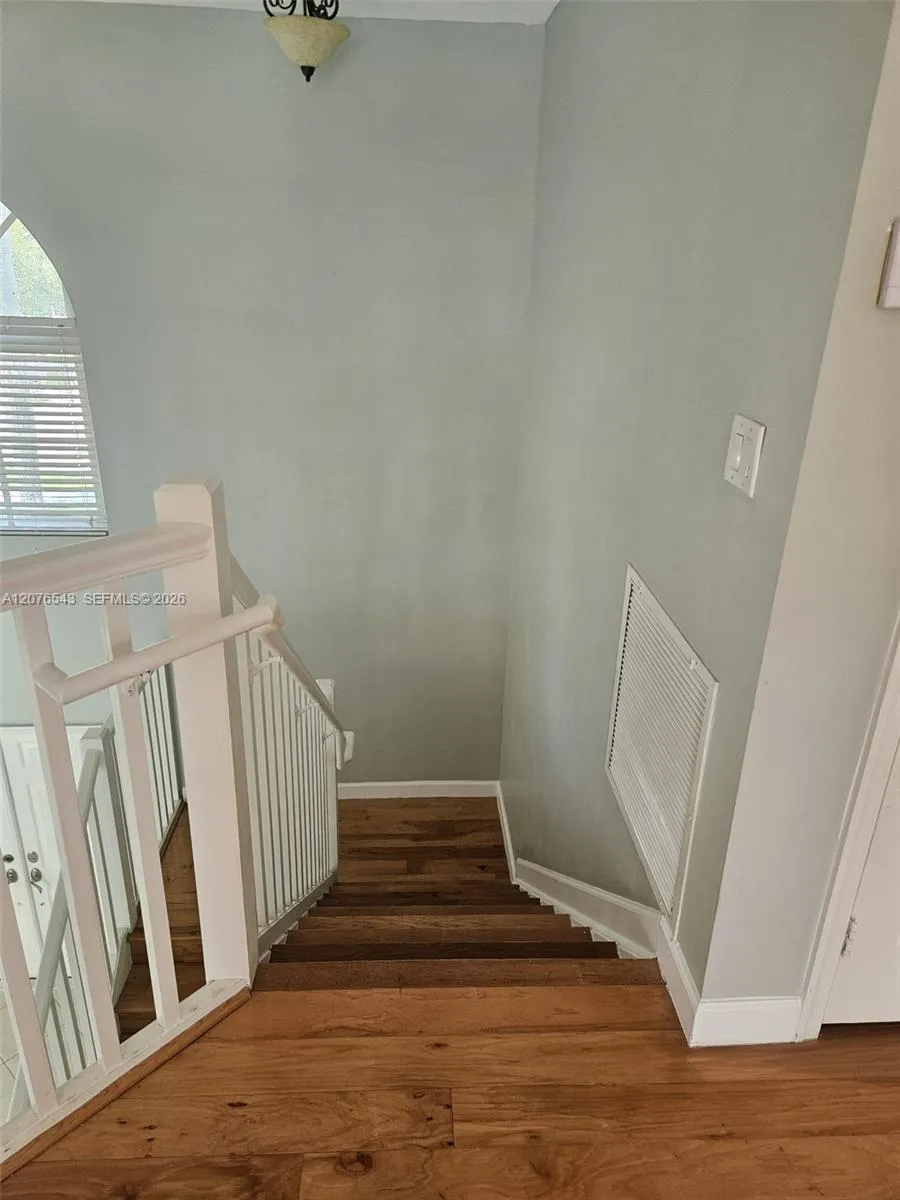 1072 NW 139th Ter Pembroke Pines, FL 33028