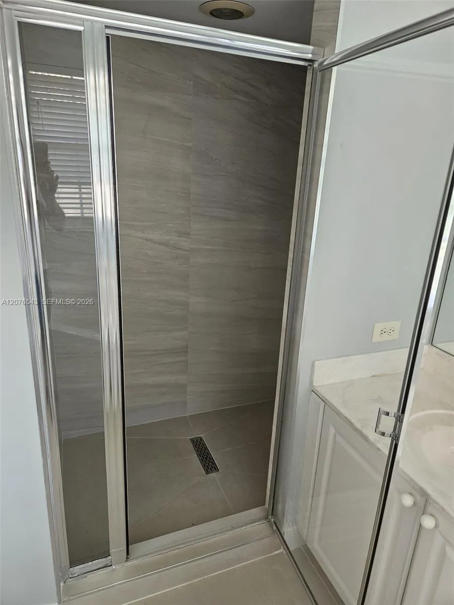 1072 NW 139th Ter Pembroke Pines, FL 33028