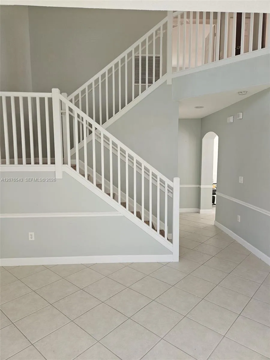1072 NW 139th Ter Pembroke Pines, FL 33028
