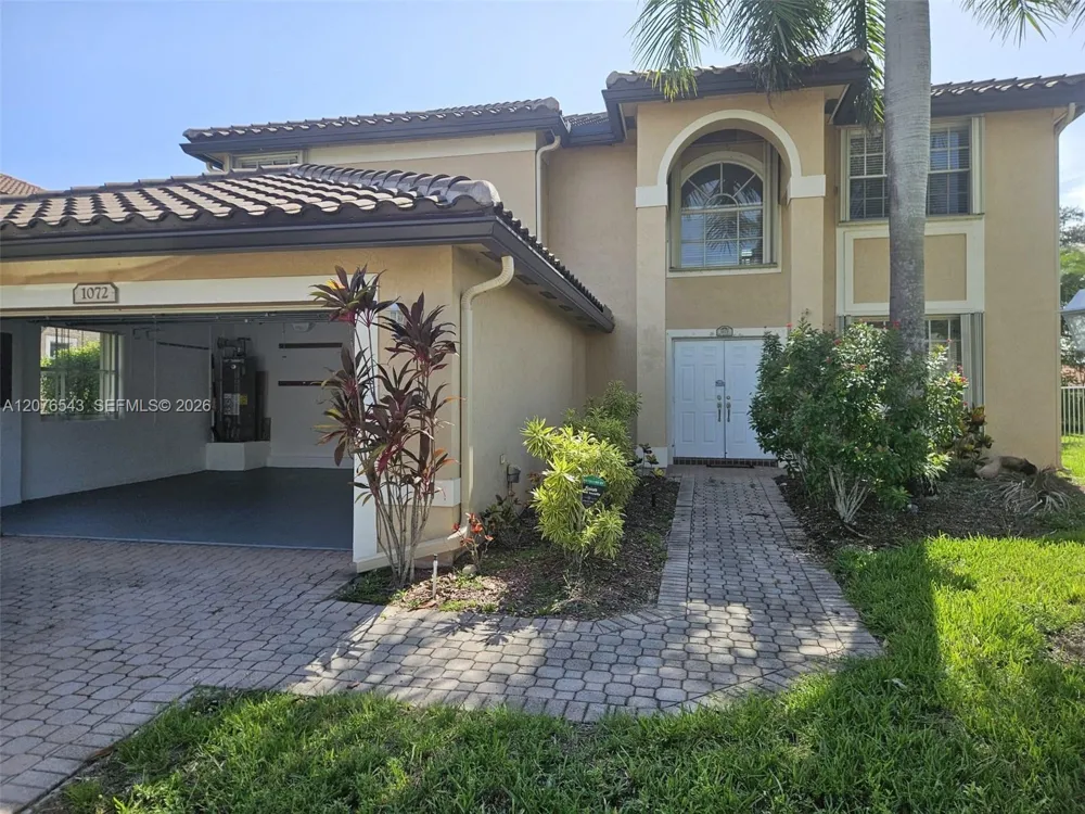1072 NW 139th Ter Pembroke Pines, FL 33028