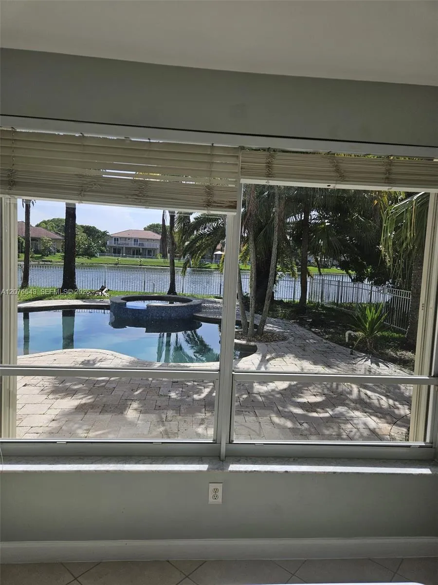 1072 NW 139th Ter Pembroke Pines, FL 33028
