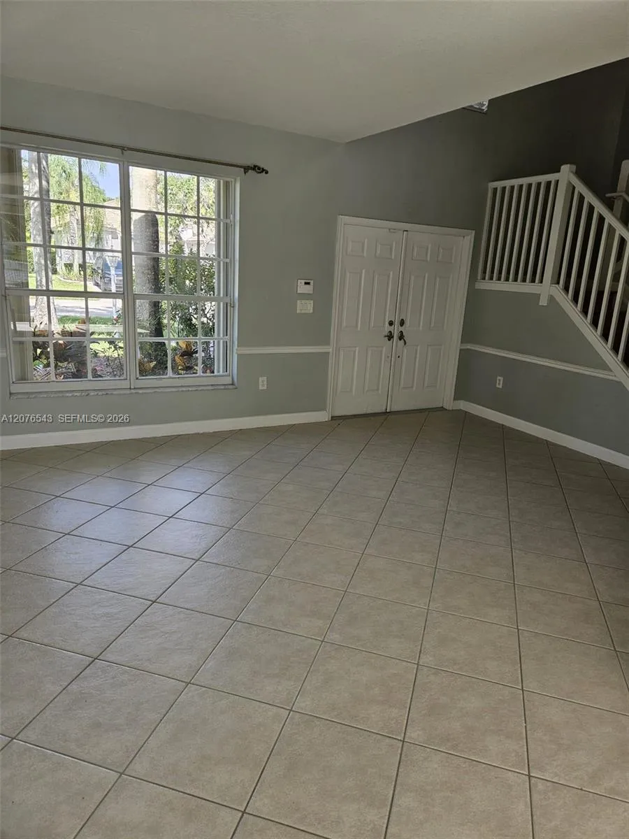 1072 NW 139th Ter Pembroke Pines, FL 33028