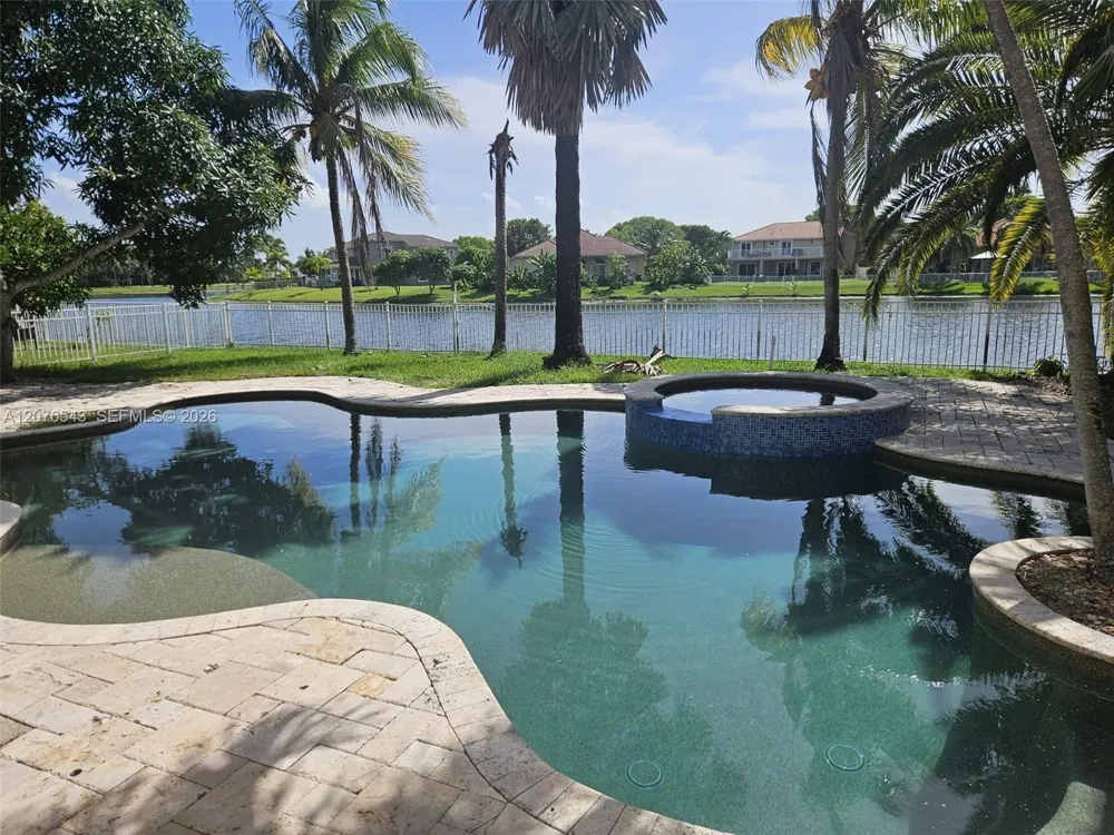 1072 NW 139th Ter Pembroke Pines, FL 33028