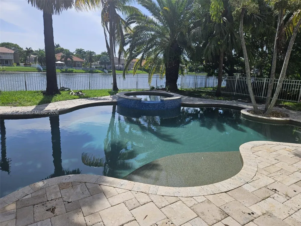 1072 NW 139th Ter Pembroke Pines, FL 33028