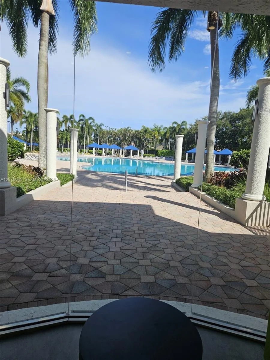 1072 NW 139th Ter Pembroke Pines, FL 33028
