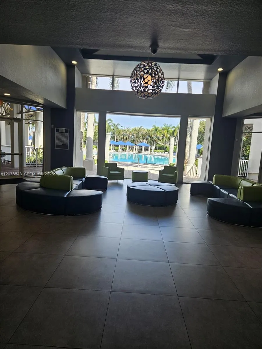 1072 NW 139th Ter Pembroke Pines, FL 33028