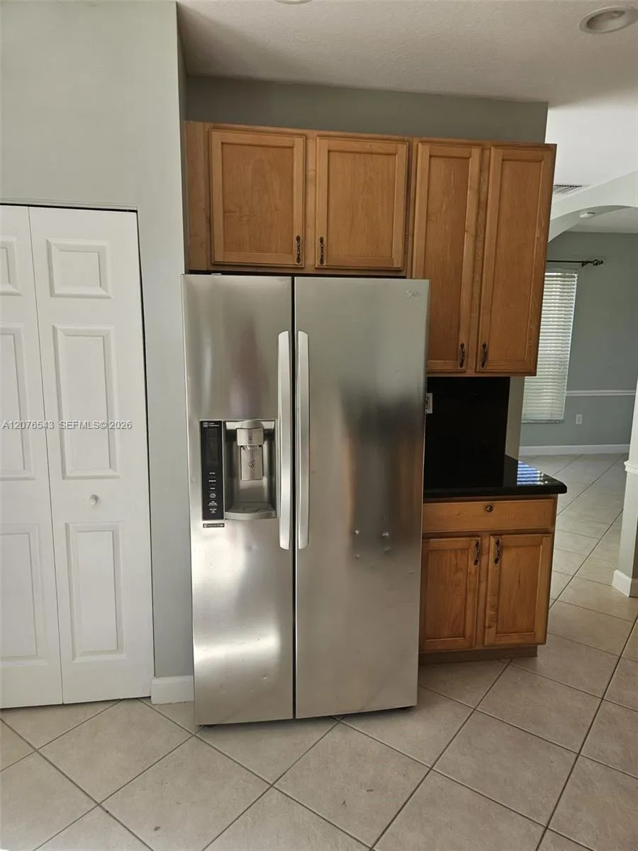1072 NW 139th Ter Pembroke Pines, FL 33028