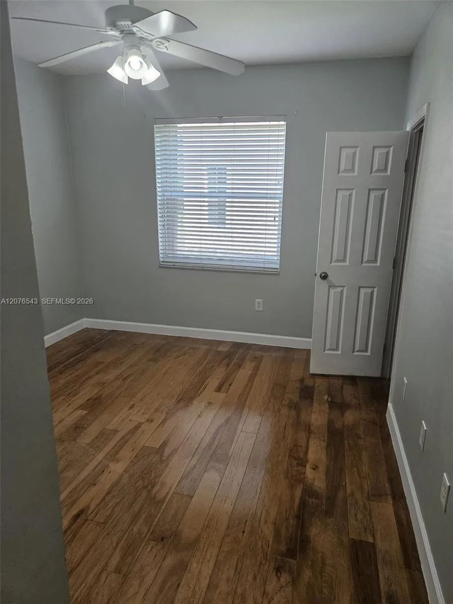 1072 NW 139th Ter Pembroke Pines, FL 33028
