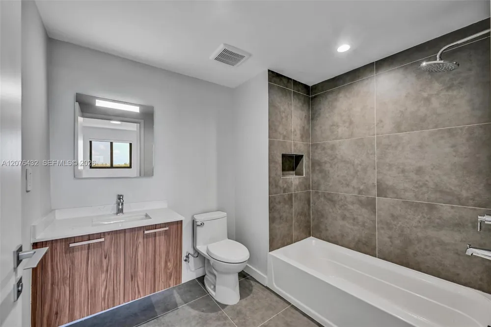 840 NE 130th St #508 North Miami, FL 33161