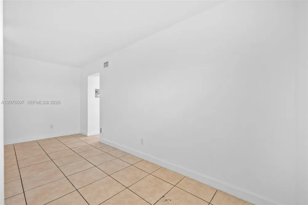 2799 E 4th Ave #10 Hialeah, FL 33013