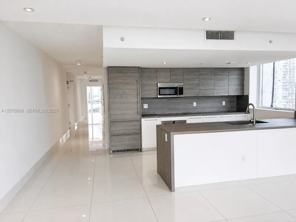 400 Sunny Isles Blvd #908 Sunny Isles Beach, FL 33160