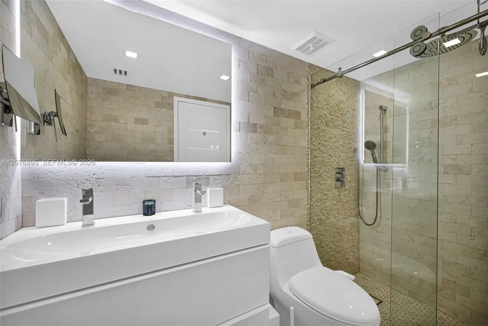7601 E Treasure Dr #1419 North Bay Village, FL 33141