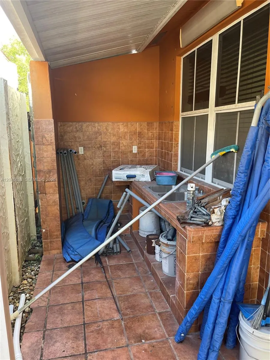 15523 SW 36th Ter Miami, FL 33185