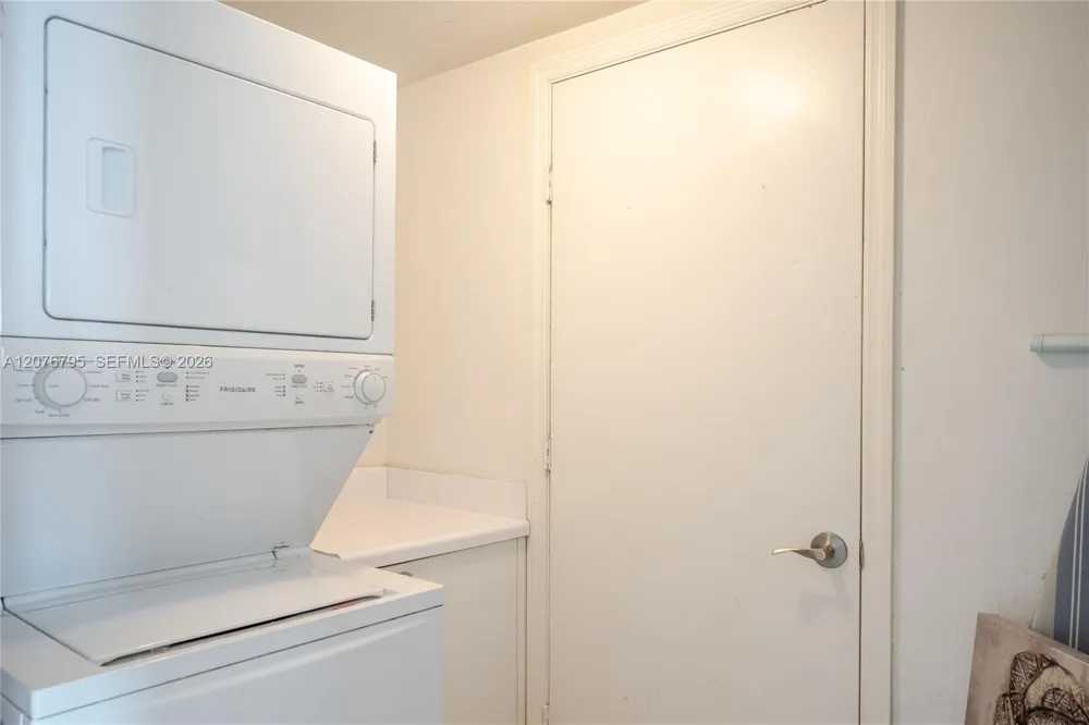 15051 Royal Oaks Ln #2403 North Miami, FL 33181