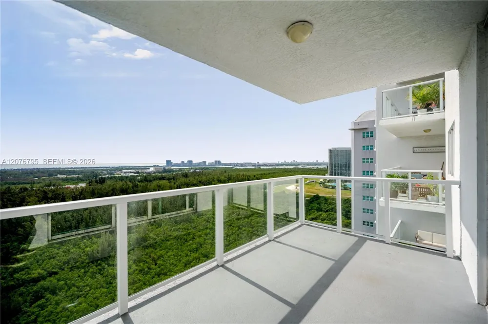 15051 Royal Oaks Ln #2403 North Miami, FL 33181