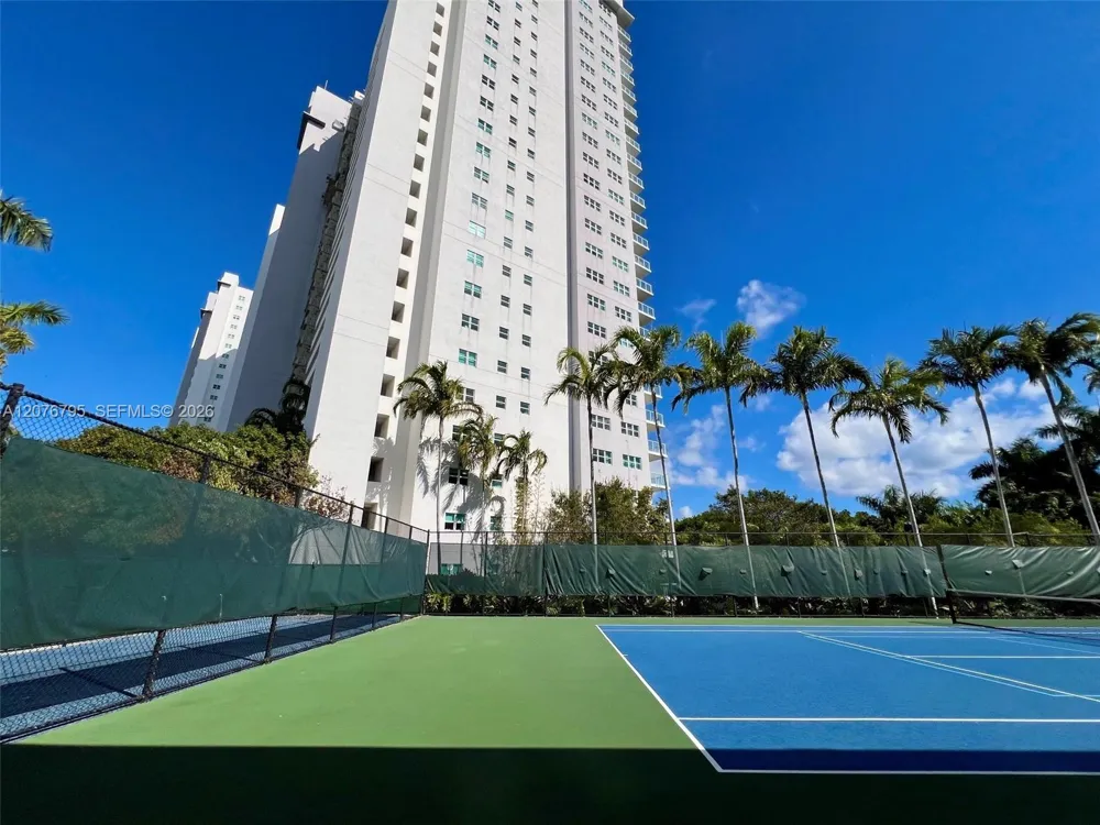 15051 Royal Oaks Ln #2403 North Miami, FL 33181