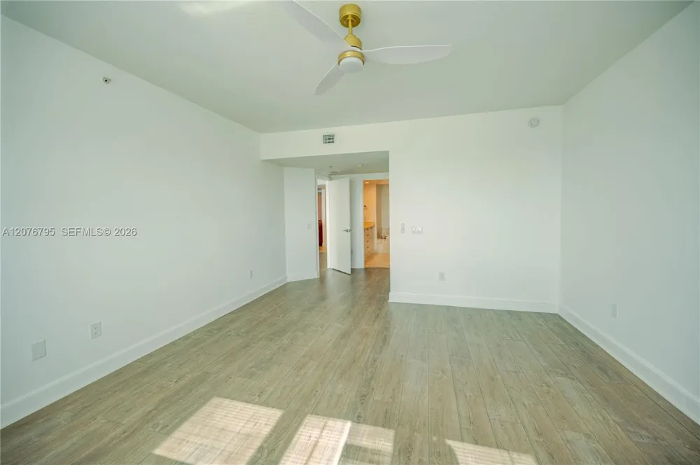 15051 Royal Oaks Ln #2403 North Miami, FL 33181