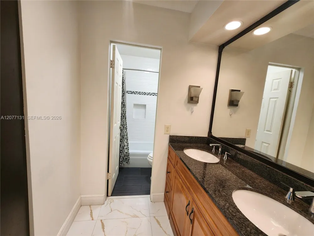160 Cypress Club Dr #608 Pompano Beach, FL 33060