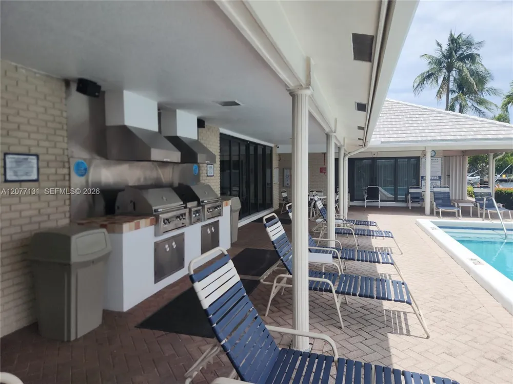 160 Cypress Club Dr #608 Pompano Beach, FL 33060