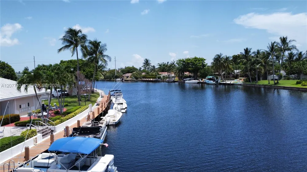160 Cypress Club Dr #608 Pompano Beach, FL 33060