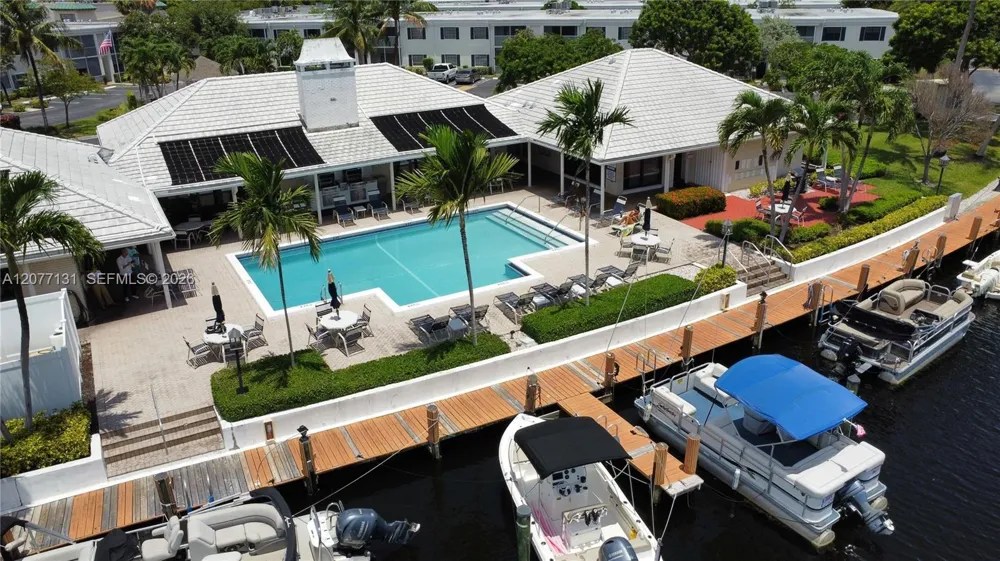 160 Cypress Club Dr #608 Pompano Beach, FL 33060