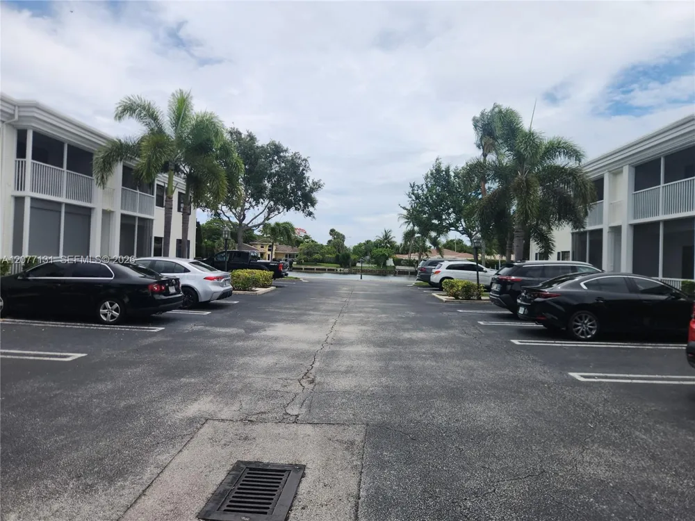 160 Cypress Club Dr #608 Pompano Beach, FL 33060