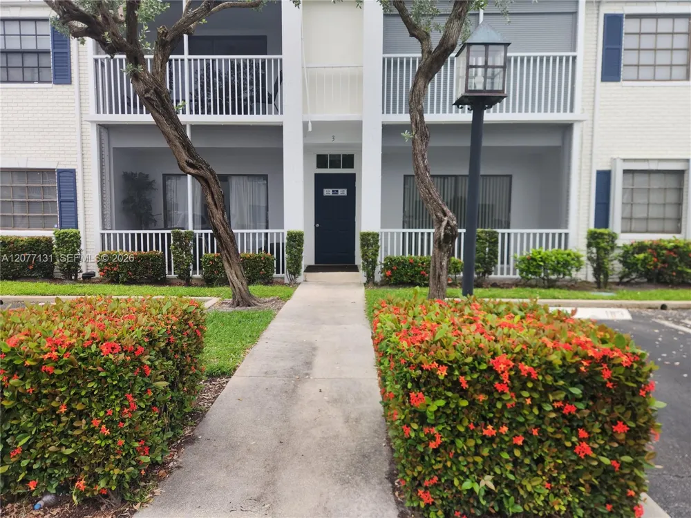 160 Cypress Club Dr #608 Pompano Beach, FL 33060