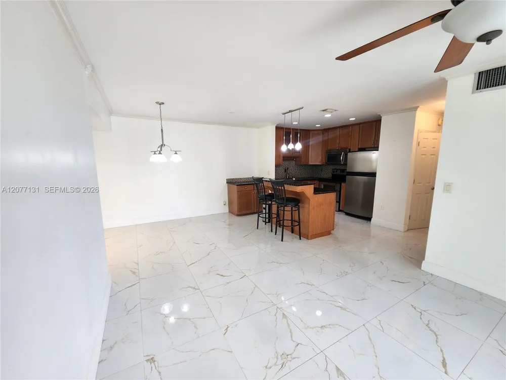 160 Cypress Club Dr #608 Pompano Beach, FL 33060
