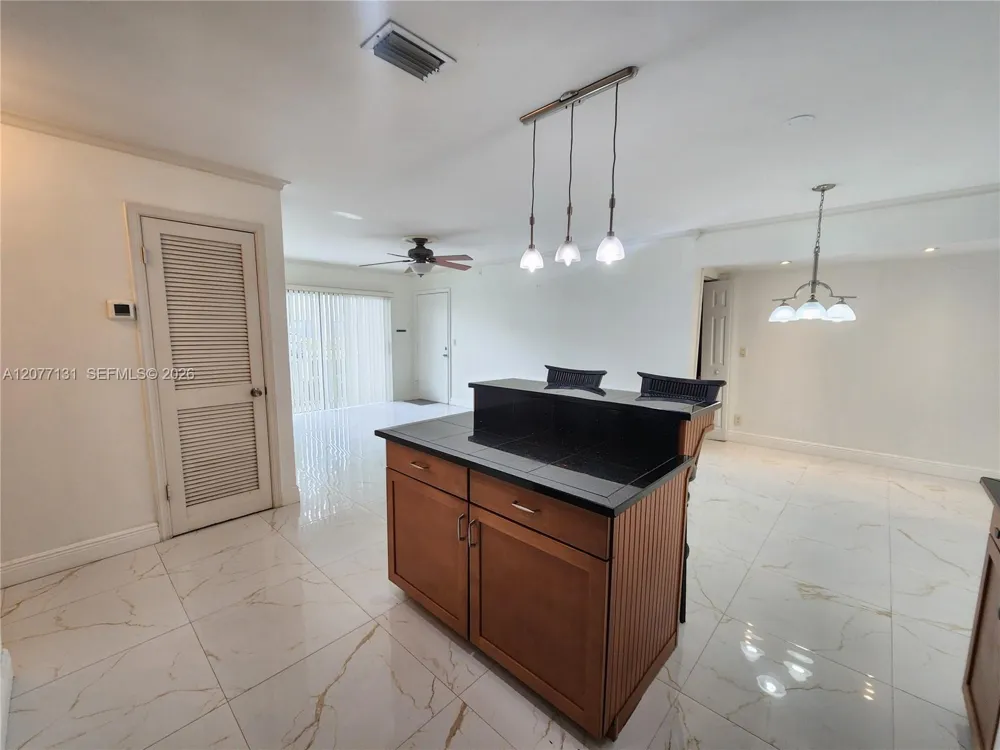 160 Cypress Club Dr #608 Pompano Beach, FL 33060