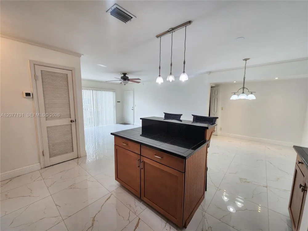 160 Cypress Club Dr #608 Pompano Beach, FL 33060