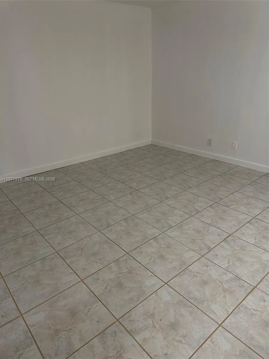 270 Layne Blvd #114 Hallandale Beach, FL 33009