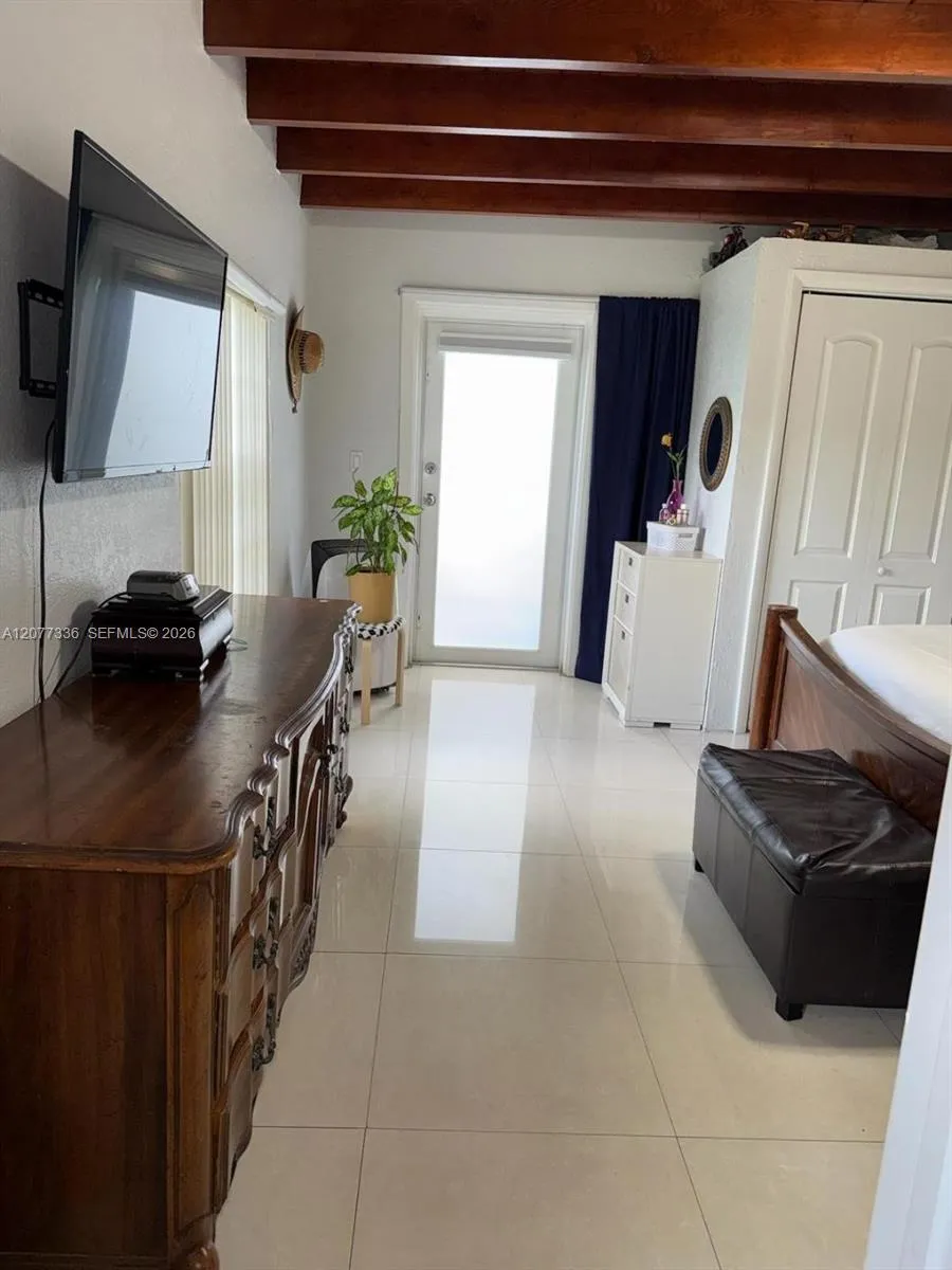 4289 NW 5th St Miami, FL 33126