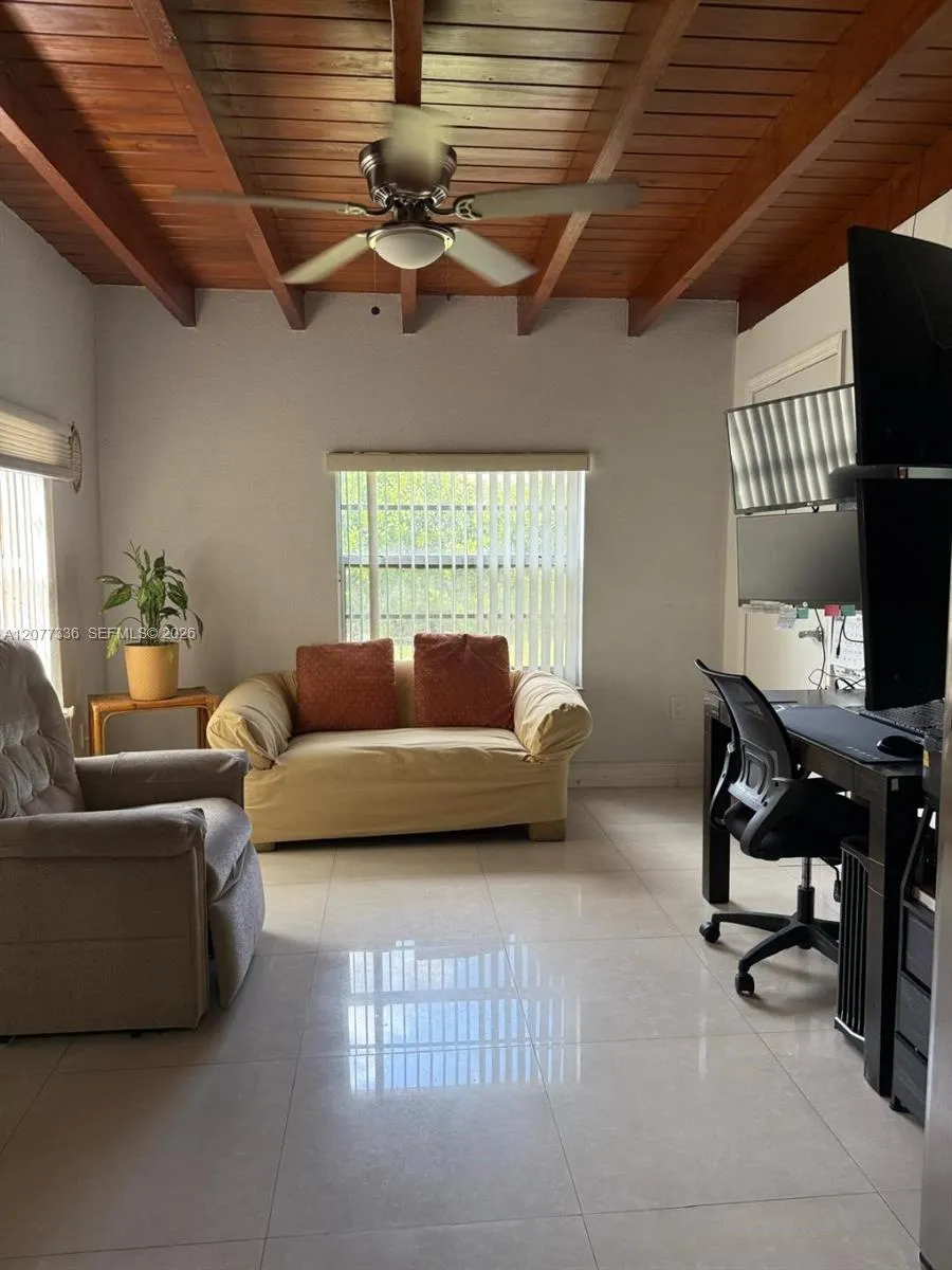 4289 NW 5th St Miami, FL 33126