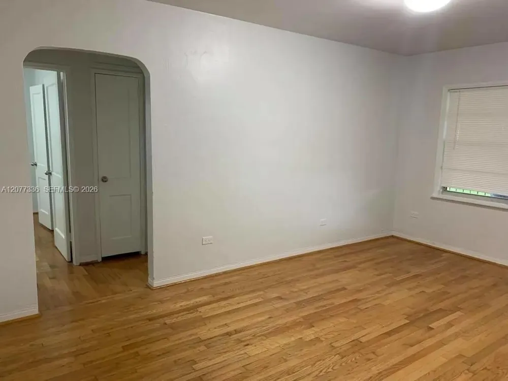 4289 NW 5th St Miami, FL 33126