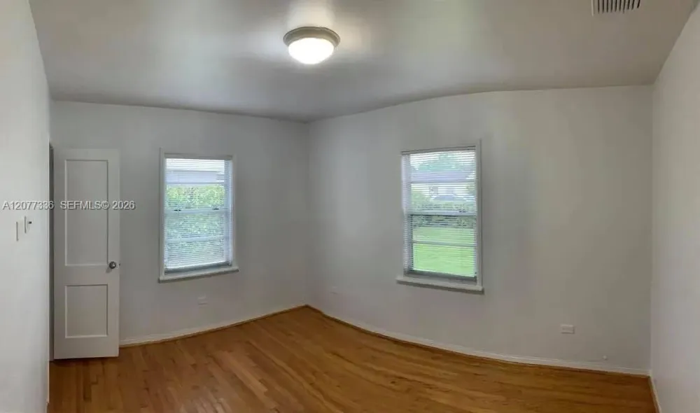 4289 NW 5th St Miami, FL 33126