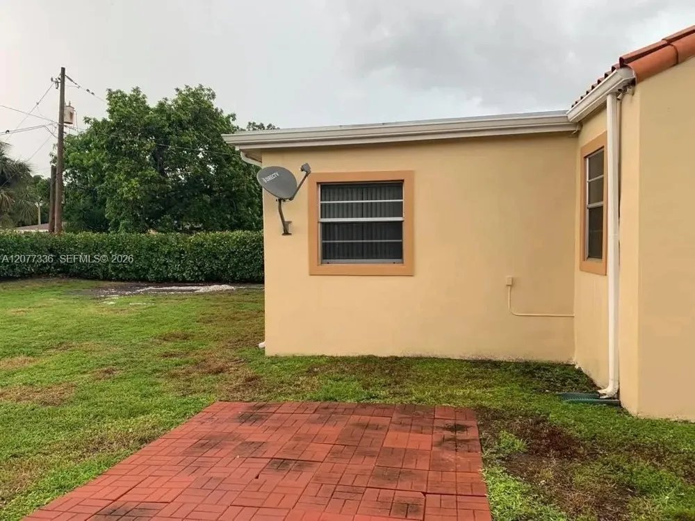 4289 NW 5th St Miami, FL 33126