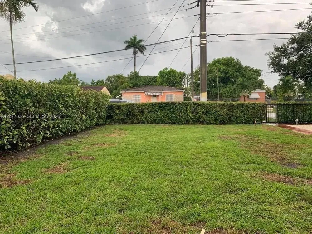 4289 NW 5th St Miami, FL 33126