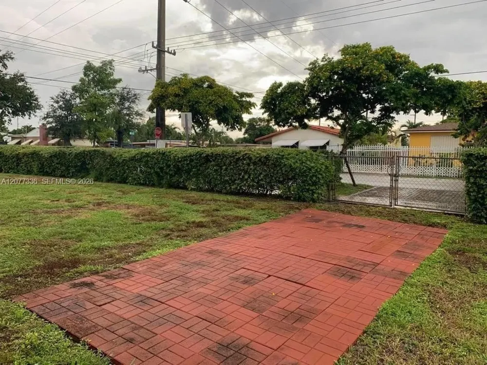 4289 NW 5th St Miami, FL 33126