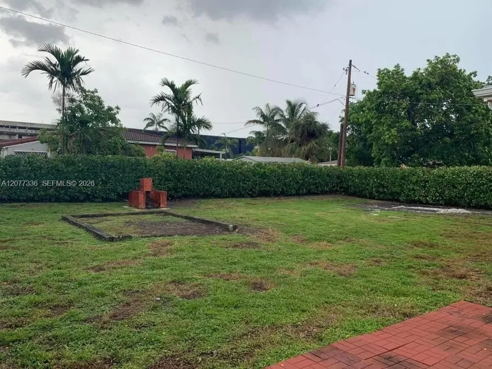 4289 NW 5th St Miami, FL 33126