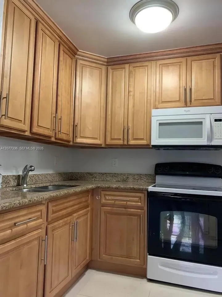 4289 NW 5th St Miami, FL 33126
