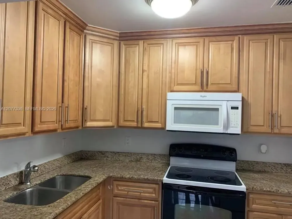 4289 NW 5th St Miami, FL 33126